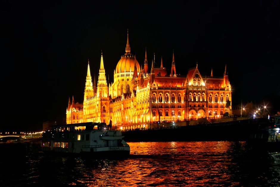 Budapest in Winter: Thermal Baths and the Danube in the Cold Season