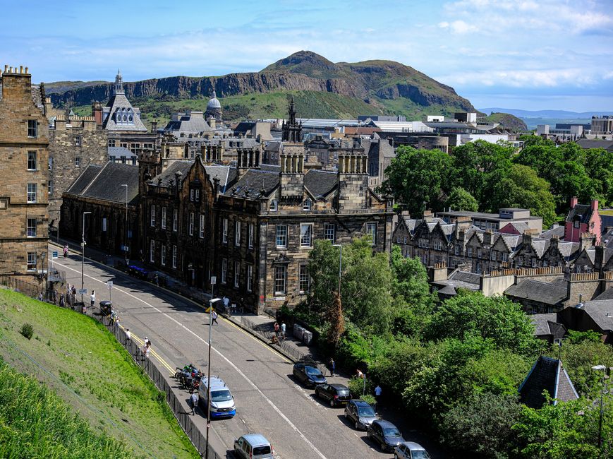 Edinburgh in February: Closes, Castles and Cosy Winter Evenings